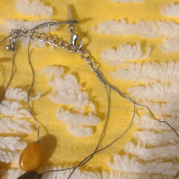 3 Strand Multi-Colored Necklace. - Picture 4 of 6